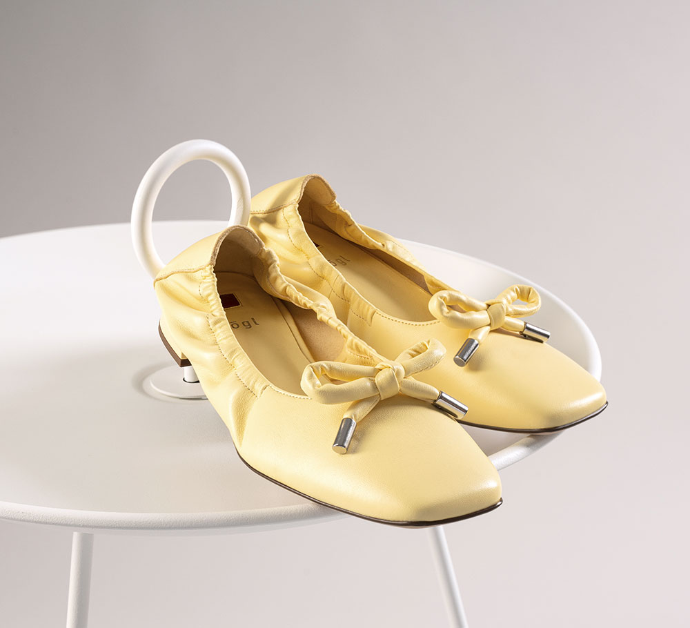 Yellow ballerinas from Högl's Spring/Summer 2022 collection