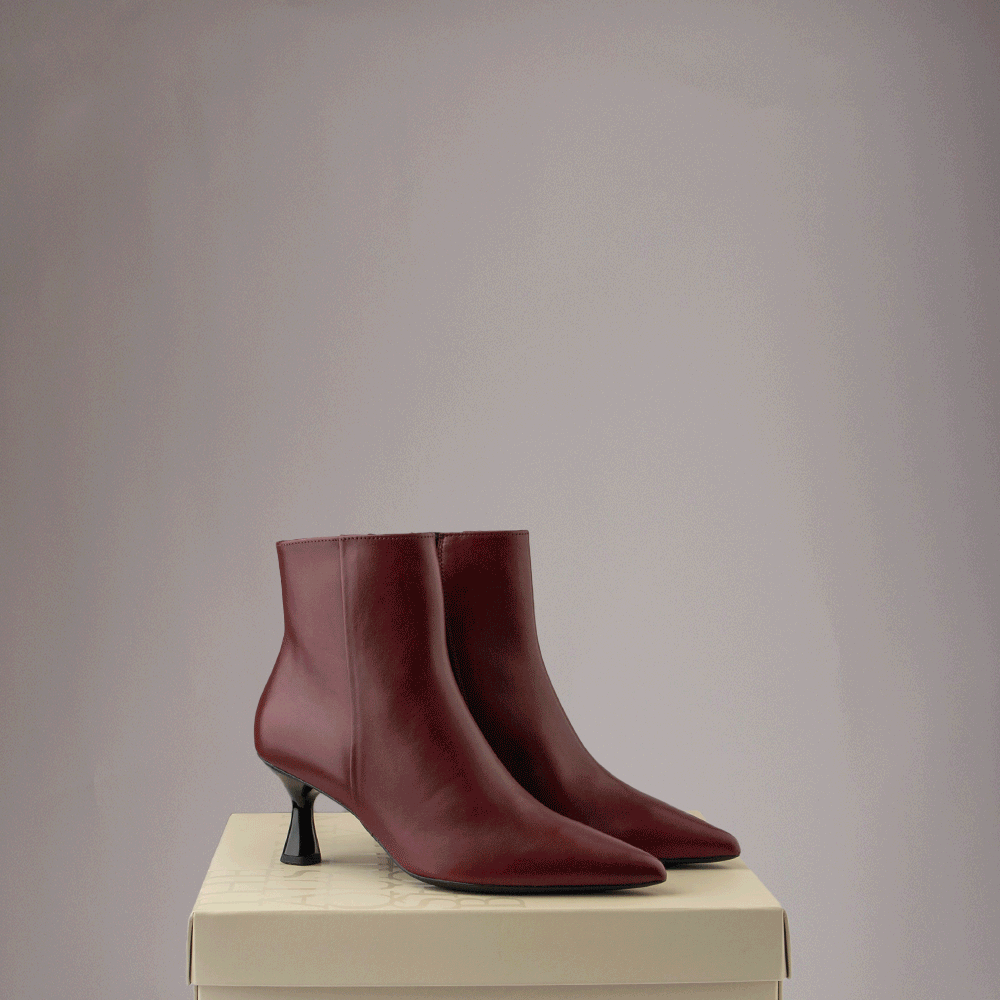 White winter hat – HÖGL gift guide inspiration for stylish Christmas presents